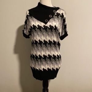New Directions Black, white and gray tunic sweater Size PL